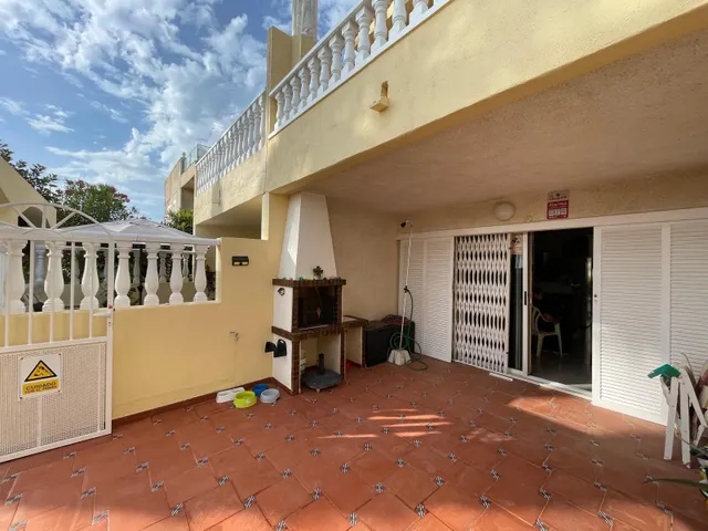 CHALET EN PRIMERA LÍNEA — 23