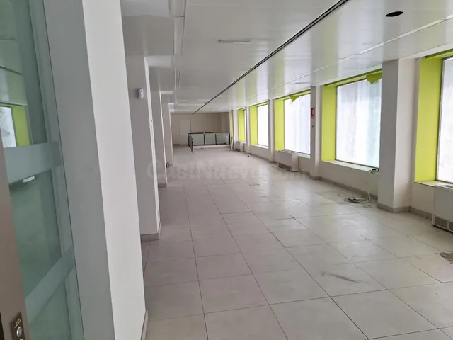 SE ALQUILA LOCAL EN PZA DE COLON. MAJADAHONDA - foto 5
