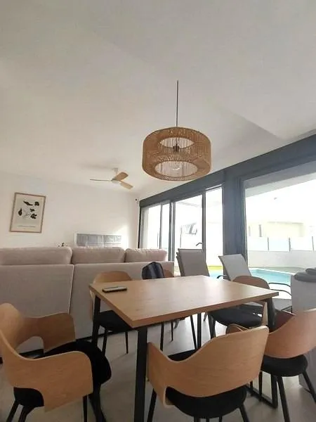 ALTO STANDING - Se vende bonita y amplia VILLA CON SOTANO Y PISCINA PRIVADA, 300 metros de parcela.- — 14