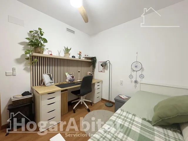 ¡Hogar de lujo! Amplio, sofisticado y reformado, con patio y garaje, todo amueblado — 18