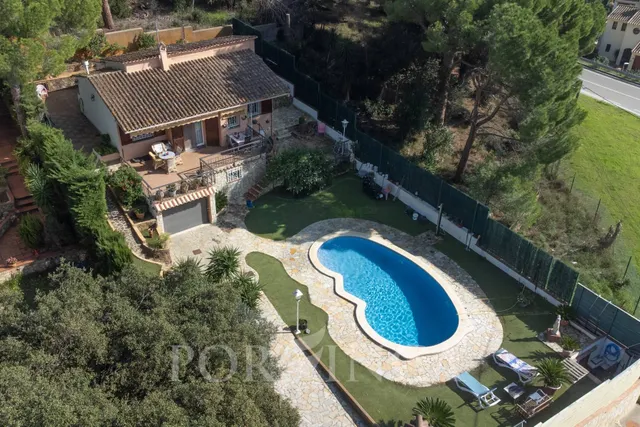Chalet independiente de una planta con piscina privada en Mas Ambròs, Calonge — 34