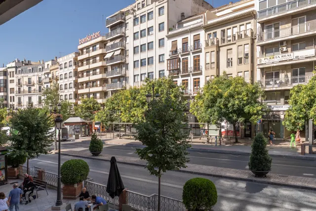 VENTA DE CÉNTRICO PISO EN ACERA DEL CASINO (CENTRO) - GRANADA — 46