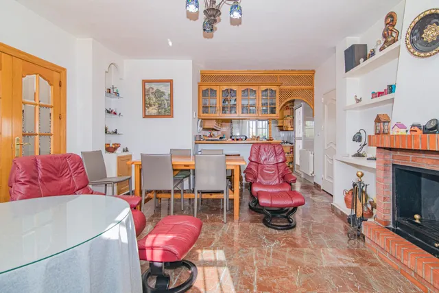 ¡Oportunidad Única! Se Vende Magnífica Casa en Esquina con Amplia Parcela — 3