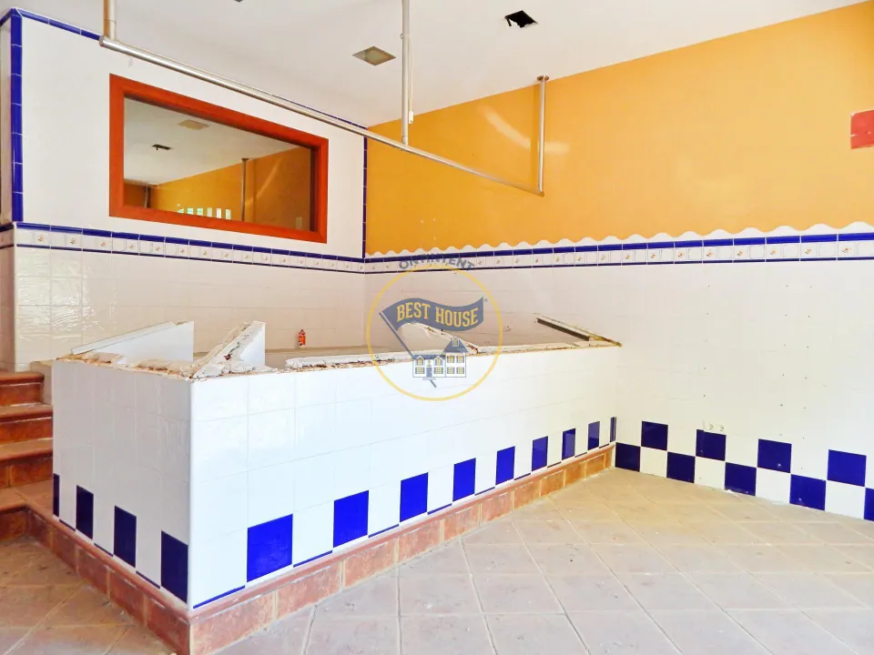 EXCLUSIVO LOCAL COMERCIAL EN COCENTAINA!! CON MUY BUENA ubicación!!!