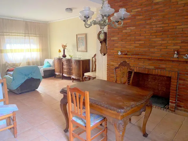 AMPLIA VIVIENDA CON PATIO Y GARAJE — 5