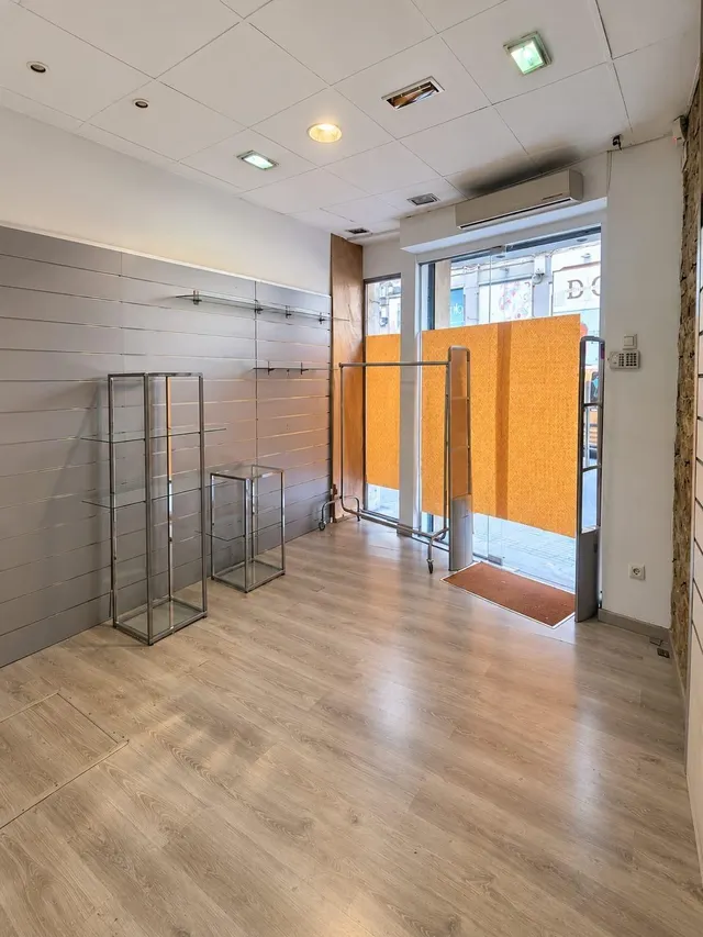Edificio en venta en pleno centro de Tortosa: local acondicionado, división horizontal y terrado con vistas — 7