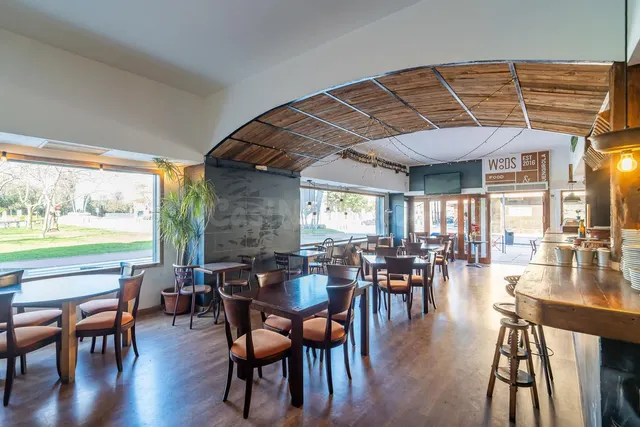 Restaurante 225m² en venta - Centro