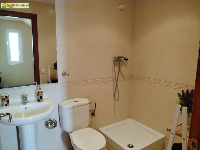 Casa unifamiliar en Mollerussa con gran jardín privado. — 13