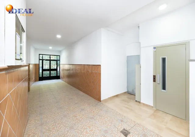 ☀️ Luz, balcón y ubicación: una oportunidad única en Acera de San Ildefonso — 3
