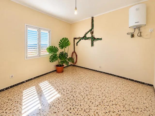 Casa de dos plantas con patio, azotea y múltiples posibilidades en Trujillo, Moya — 19