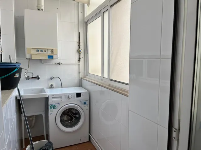 AMPLIO Y MODERNO PISO SEMINUEVO CON COCHERA Y TRASTERO / AMU - foto 4
