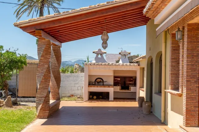 Villa familiar mediterránea con bonitas vistas en venta en J - foto 4