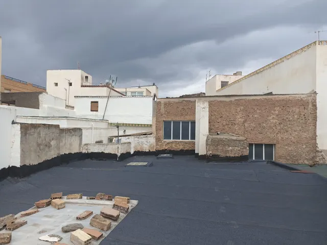Casa en canjayar zona plaza del ayuntamiento de siete habitaciones trea baños para reformar — 4
