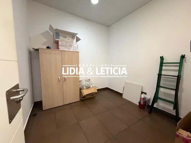 Local Comercial ideal para Consultas, Centro Médico... — 24