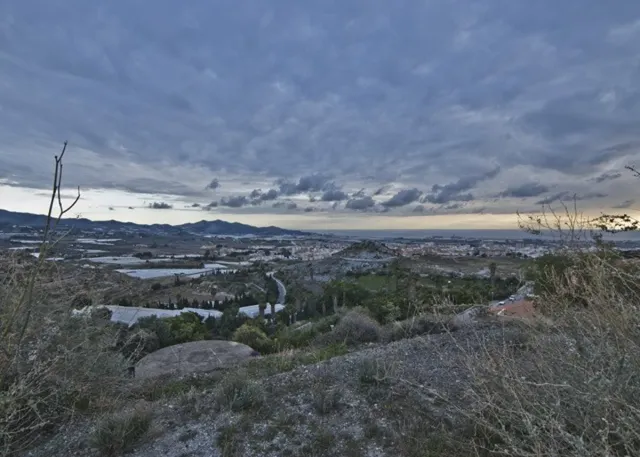 SOLAR EN LA NACLA. MOTRIL — 7