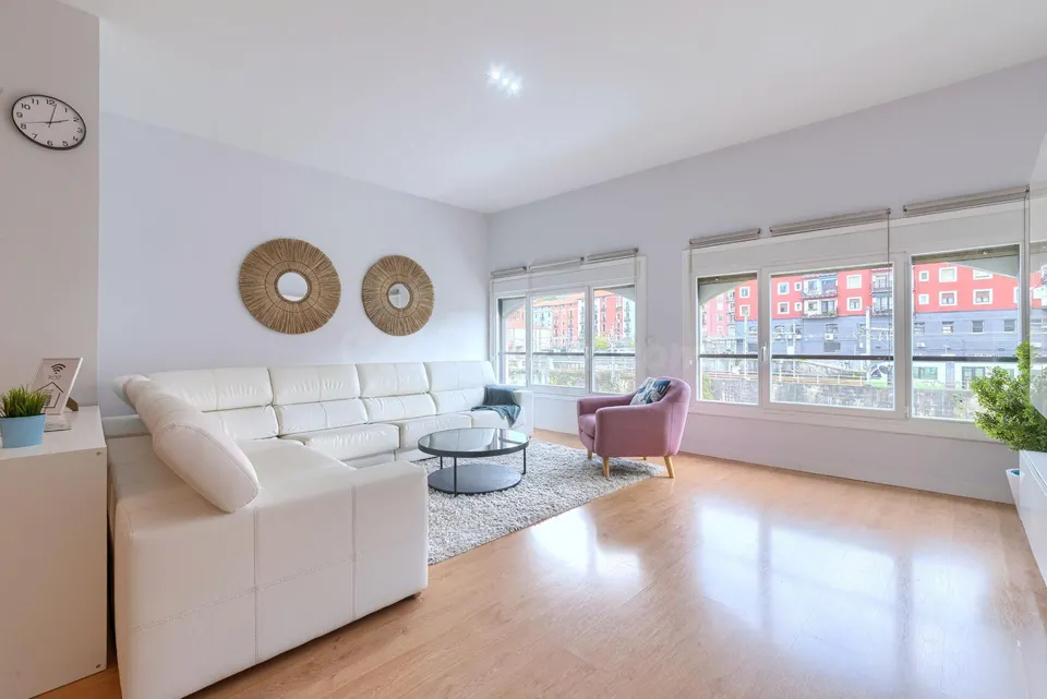 Se vende Espectacular piso con licencia turística a 7 min del Casco Viejo