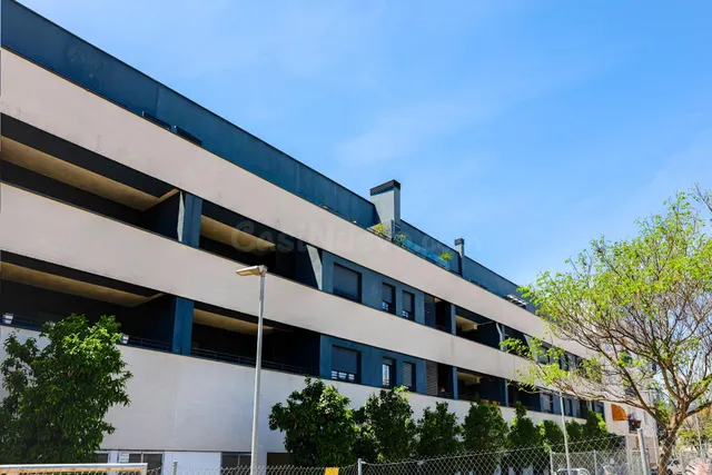 Ático con 4 habitaciones, 2 baño con terraza de 25 m2, garaj