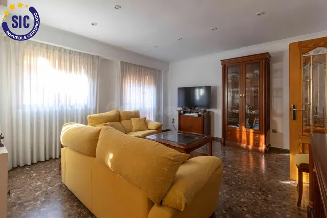 Se vende amplio piso en zona céntrica de Torrent — 4