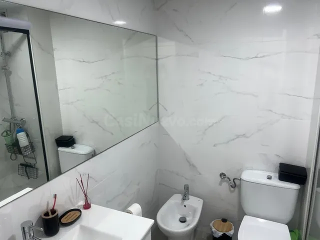 Luminoso piso reformado con terraza y piscina en pleno centro ciudad — 15