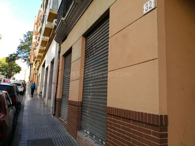 LOCAL EN CALLE CAPUCHINOS EN BRUTO APTO PARA CUALQUIER NEGOC - foto 2