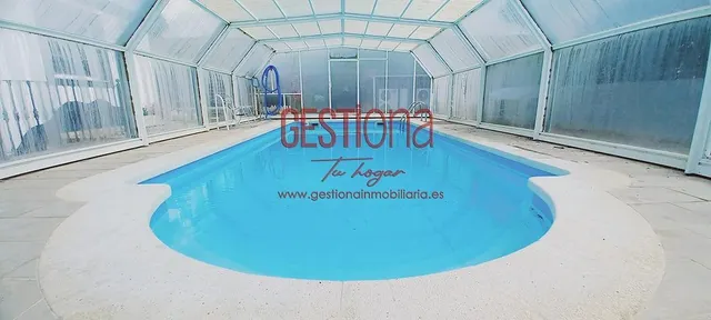 CHALET CON PISCINA PRIVADA. MERUELO. — 2