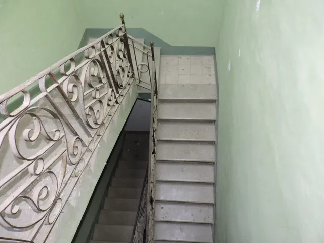 EDIFICIO CON MUCHAS POSIBILIDADES — 17