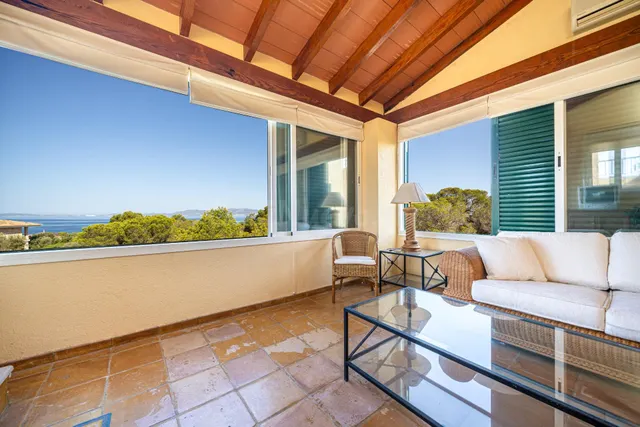Exclusiva vivienda con jardín y piscina privada en Son Verí 