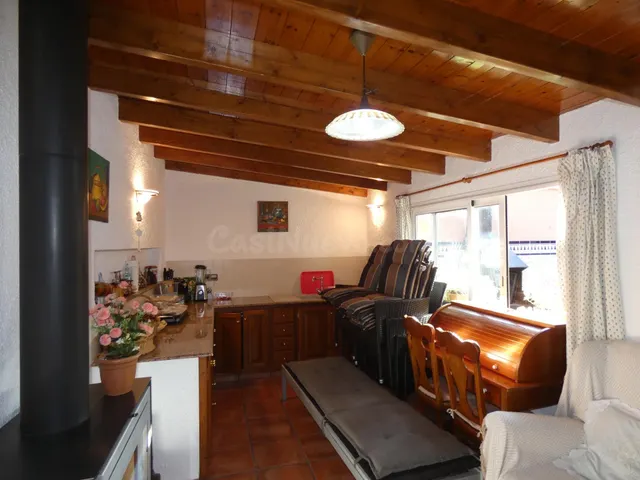 CALONGE: Edificio de 3 viviendas, + garages, con gran patio  - foto 3