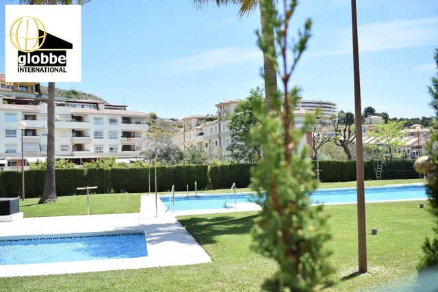 Exclusivo Ático Seminuevo en Limonar, Málaga - Vistas Incomp