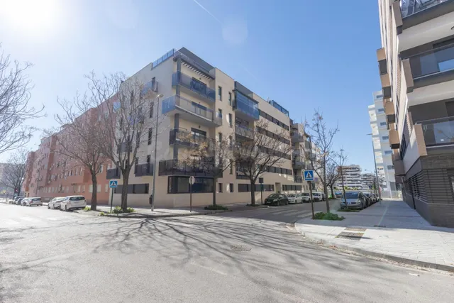 Ático de obra nueva en Granada con gran terraza, piscina y v - foto 4