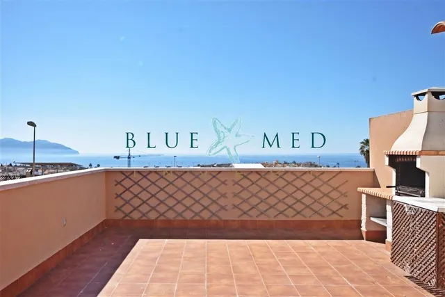 ÁTICO CON GRAN SOLÁRIUM, VISTAS AL MAR Y PISCINA EN EL ALAMI