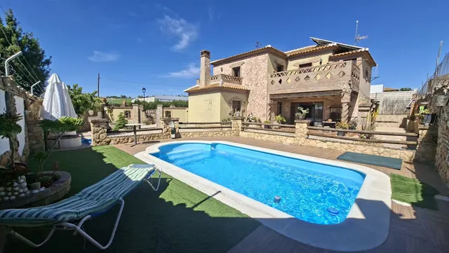 Chalet 4 habitaciones 224m² en venta - Andalucia — 28