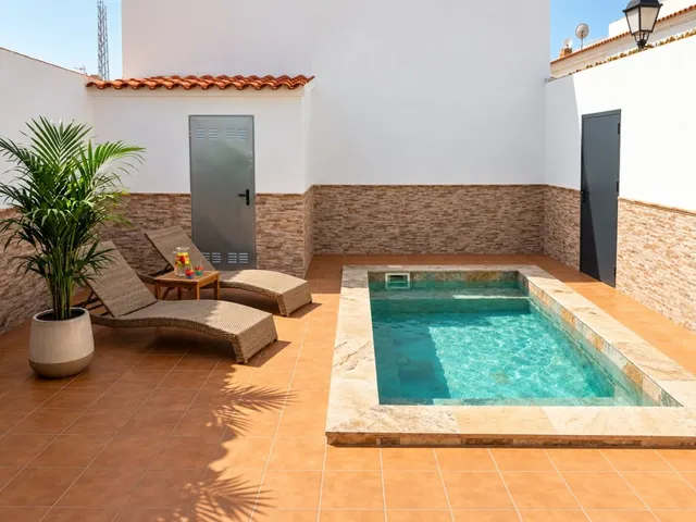 Bonita casa en Alanis con patio de 60m2!!! — 2