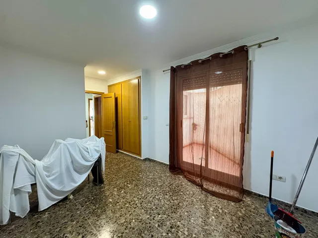 Alquiler SIN MOBILIARIO por 800€ — 12