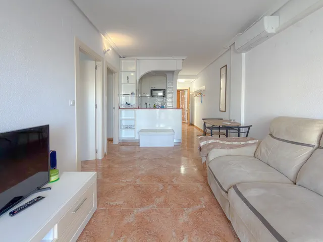 Centro! Interesante ático semireformado, con gran terraza e increíbles vistas panorámicas + 2 piscinas comunitarias — 10