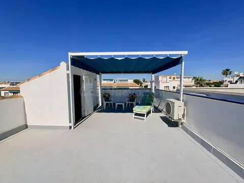 BUNGALOW PLANTA ALTA CON SOLÁRIUM Y PISCINA EN LA FLORIDA/ ORIHUELA COSTA