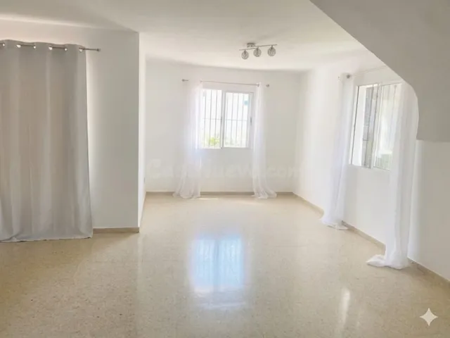 MAGNÍFICO CHALET ADOSADO CON GRAN JARDÍN PRIVADO Sótano Independiente de 90 m² | ¡Oportunidad Única de Inversión! — 6