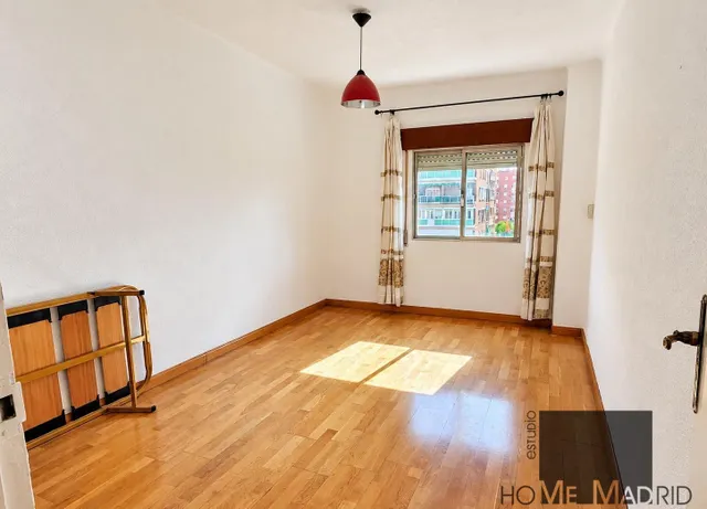 ESTUDIO HOME MADRID OFRECE piso de 109 m2, situado en tercera planta exterior, en el barrio de Peñagrande. — 16