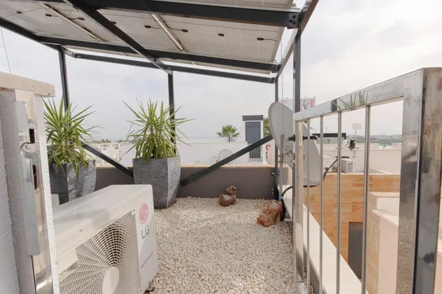 VILLA DE 3 DORMITORIOS Y 3 BAÑOS CON PISCINA EN LOMAS DE CABO ROIG, ORIHUELA COSTA — 35