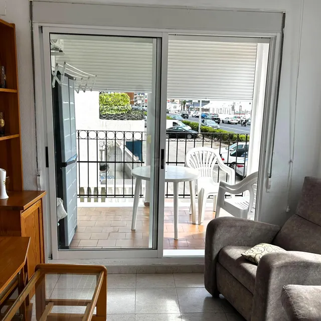Apartamento a 150 metros del mar, zona Playa Los Naufragos — 2