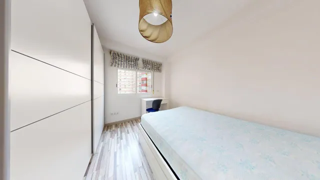 Piso de 62m2 útiles con PLAZA DE GARAJE!!! Distribuido en tres dormitorios, salón, cocina y baño — 15
