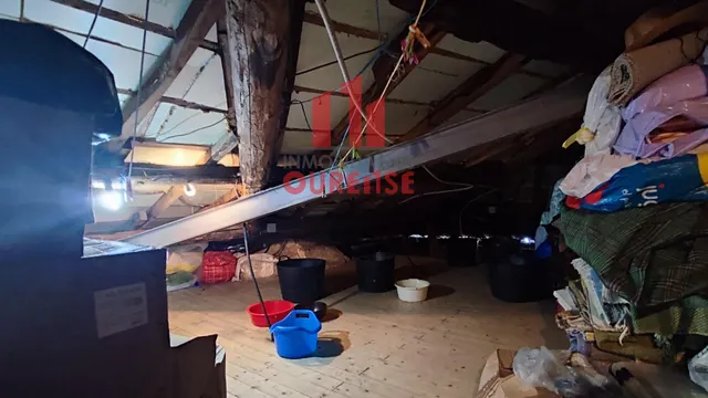 CASA DE PIEDRA CON PATIO Y TERRAZA CON BUENAS VISTAS EN LA ZONA DE CASTRELO. — 33