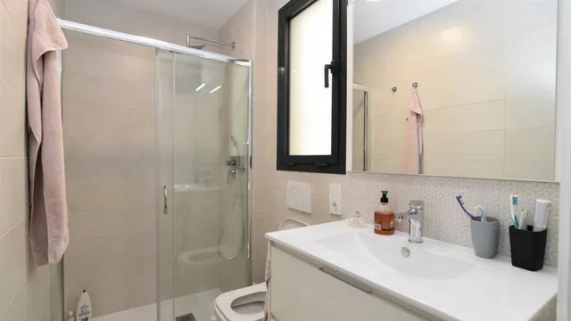 Apartamento moderno en Santa Pola con vistas despejadas — 13