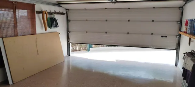 SE VENDE CHALET EN MUY BUENA ZONA PEGADO AL PUEBO Y A 20 MINUTOS DE ALICANTE — 37