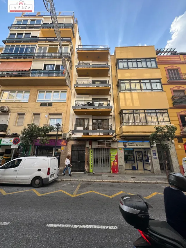 Local Comercial en Plena calle Victoria - foto 3