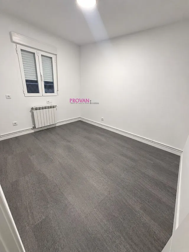 PISO REFORMADO EN ALQUILER CON 3 DORMITORIOS Y ASCENSOR !!! — 12