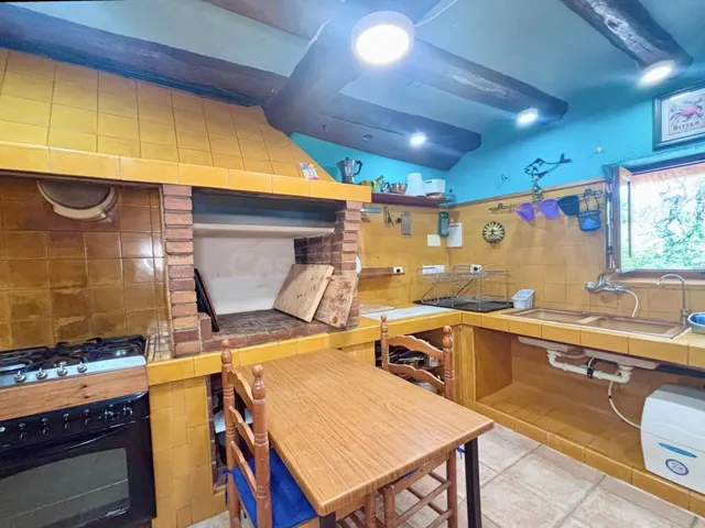Masía catalana con encanto en entorno natural, lista para entrar a vivir o invertir como alojamiento rural — 11
