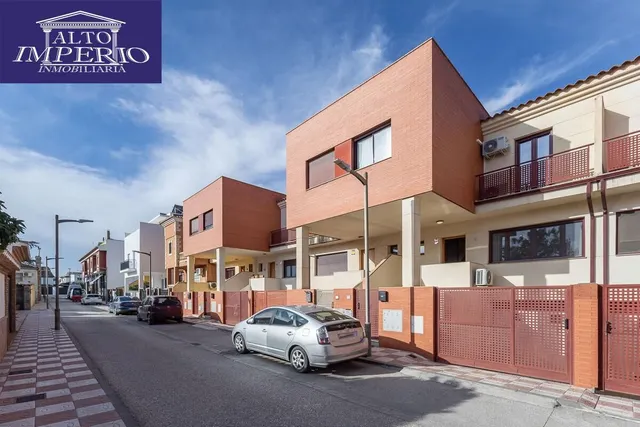 Amplia casa de 182 m2 con patio, gran sótano y a menos de 5 minutos del metro — 31