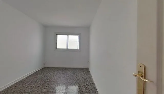 ¡¡solo inversores!!! piso con balcón junto biblioteca central de cornella — 10