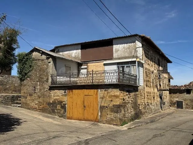 Gran casa y Almacen con finca en Villardeciervos - foto 3
